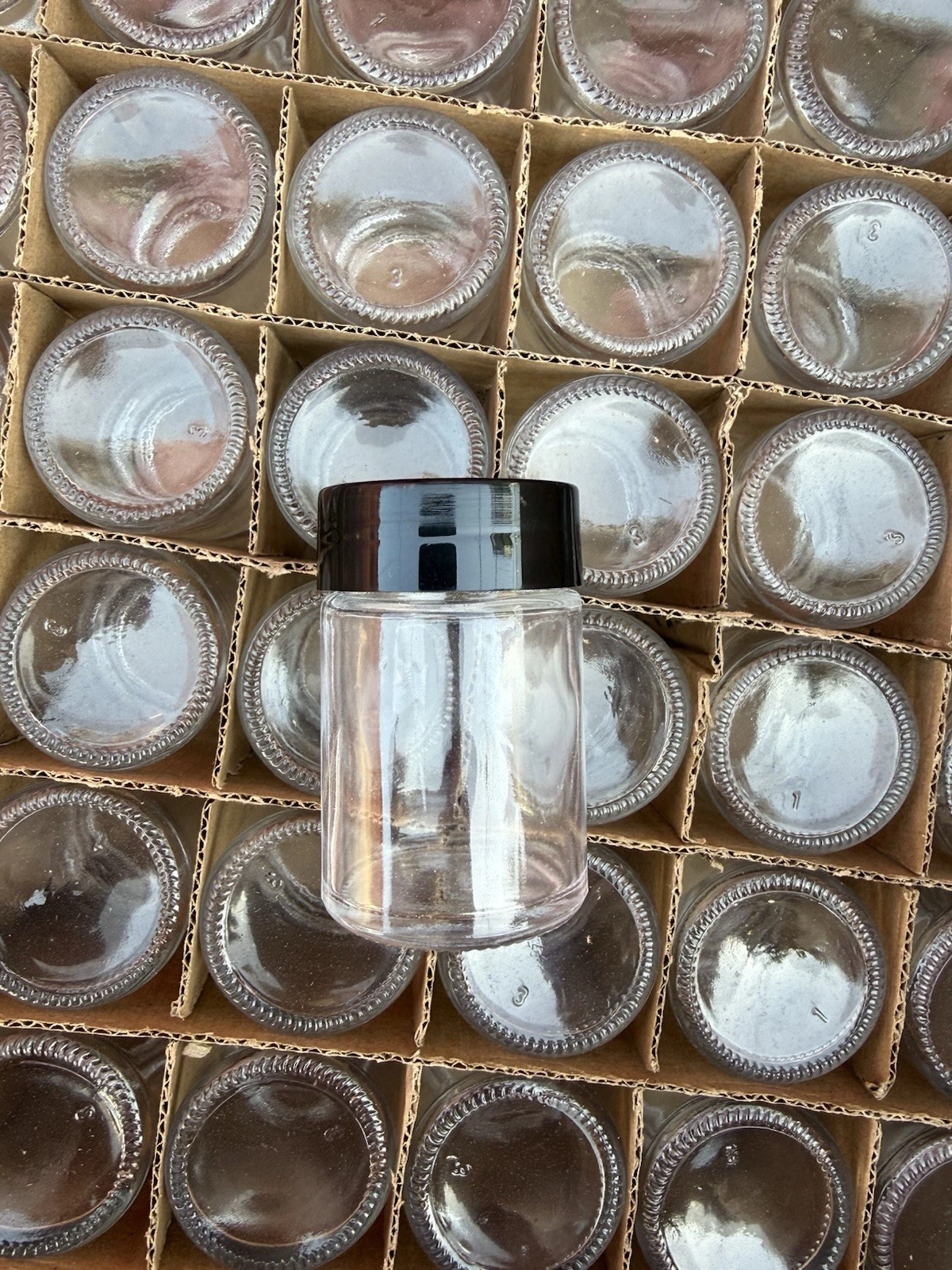 24 Pack 2 Oz 60ml round Clear Glass Jars with Black Lids