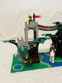 LEGO Castle: Forestmen's Crossing (6071) Complete with Instructions - Forestman