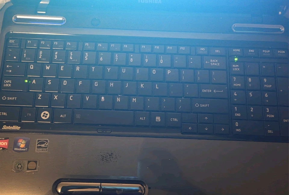 Portátil Toshiba Satellite L655D - Windows 10 - Cargador incluido - Funciona sin problemas Foto 4 de 4