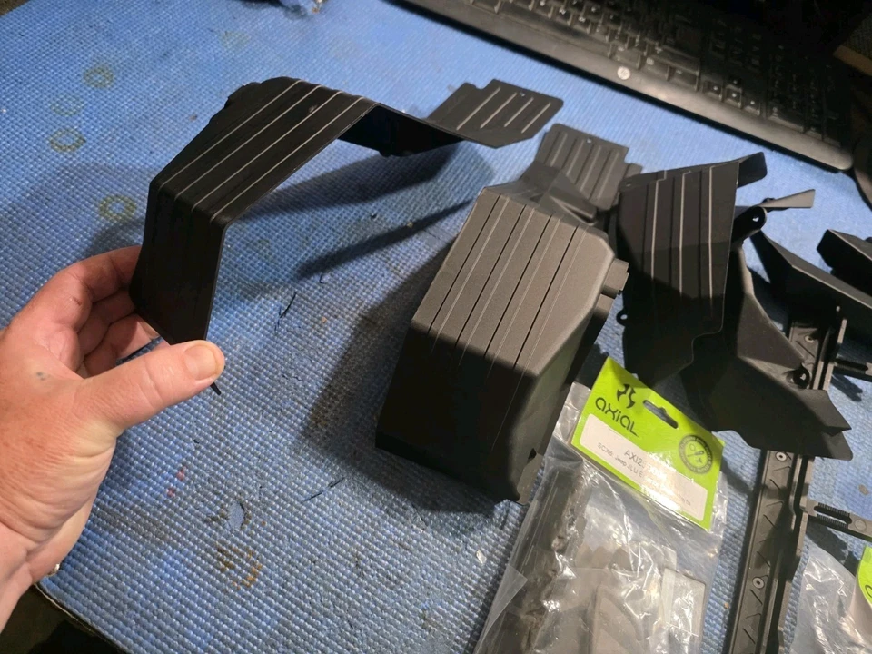 Lote de piezas Axial SCX 6 JEEP JLU deslizadores parachoques guardabarros parrilla insertos de espuma CRC  Foto 2 de 4