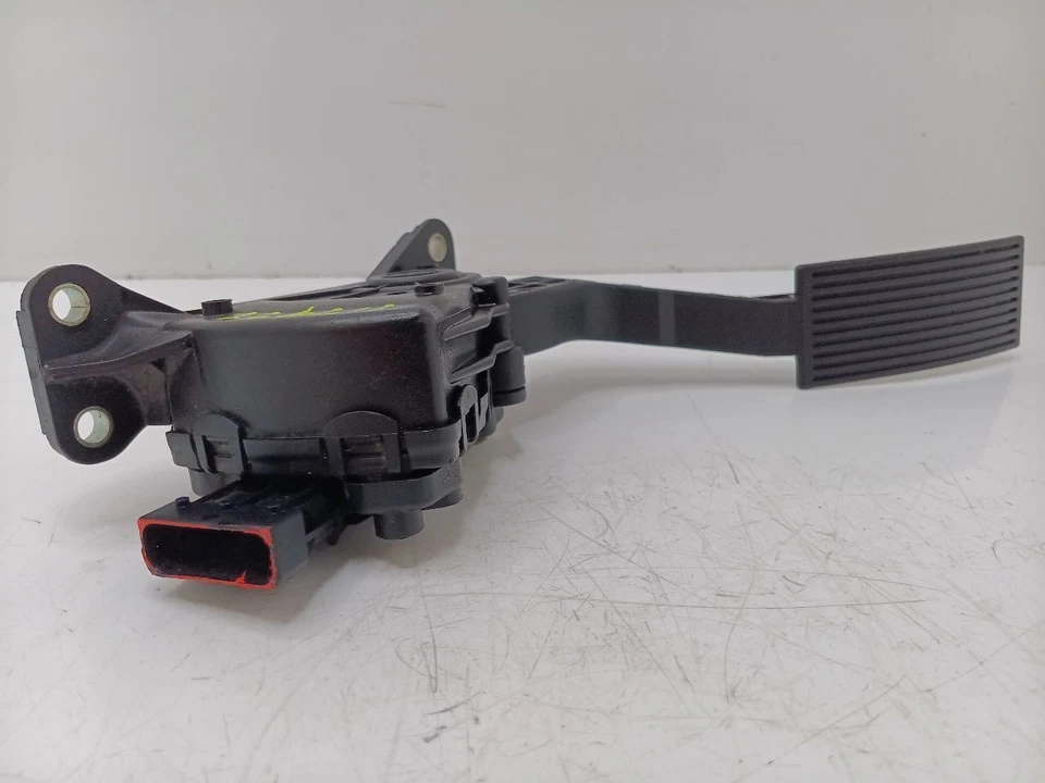 Pedal de combustible con sensor Nissan Pathfinder 2010 4,0 litros Foto 2 de 4