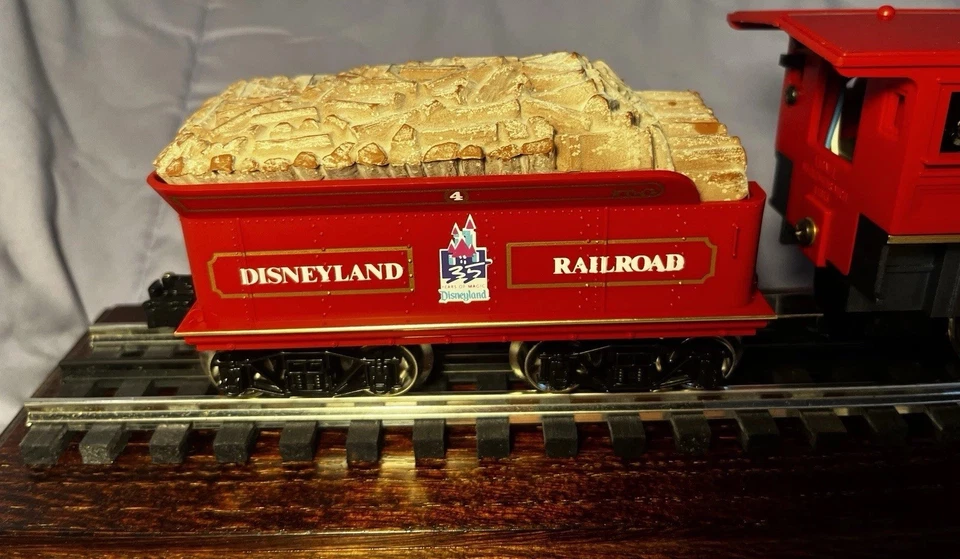 Disneyland 35th Anniversary 4-4-0 American Engine and Tender 6-18008 Lionel - Изображение 3 из 4