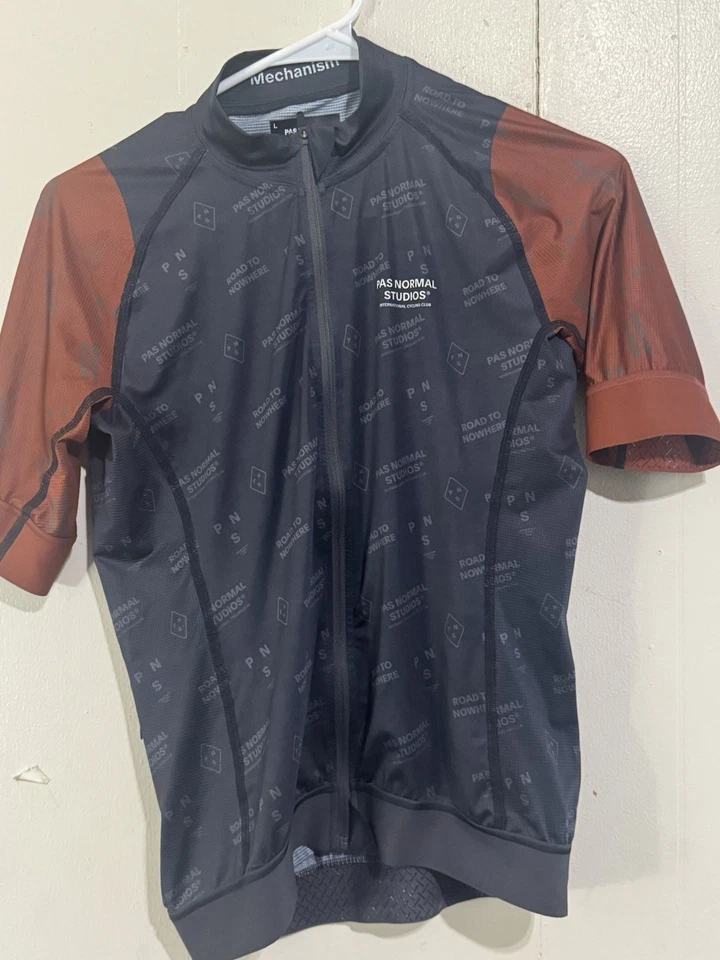 Camiseta deportiva para hombre Pas Normal Studios Mechanism, grande Foto 3 de 4