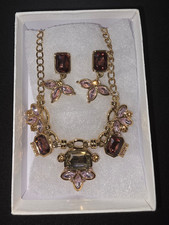 Conjunto de Pendientes Collar Cristal Esika Tono Dorado Rosa Púrpura Estrás Declaración J