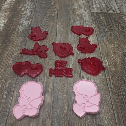 HALLMARK Valentine 2 Cupid W/Heart Cookie Cutter, 8 Heart Cat Cupid Be Mine