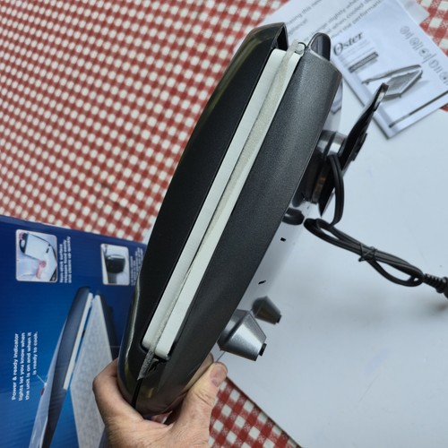 Oster 4 Slice Belgian Waffle Maker CKSTWF40WC New Open Box Square Waffles - Picture 5 of 9