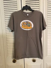 2 TWO ROADS BREWING COMPANY  T- SHIRT SIZE M DOUBLE IPA BEER