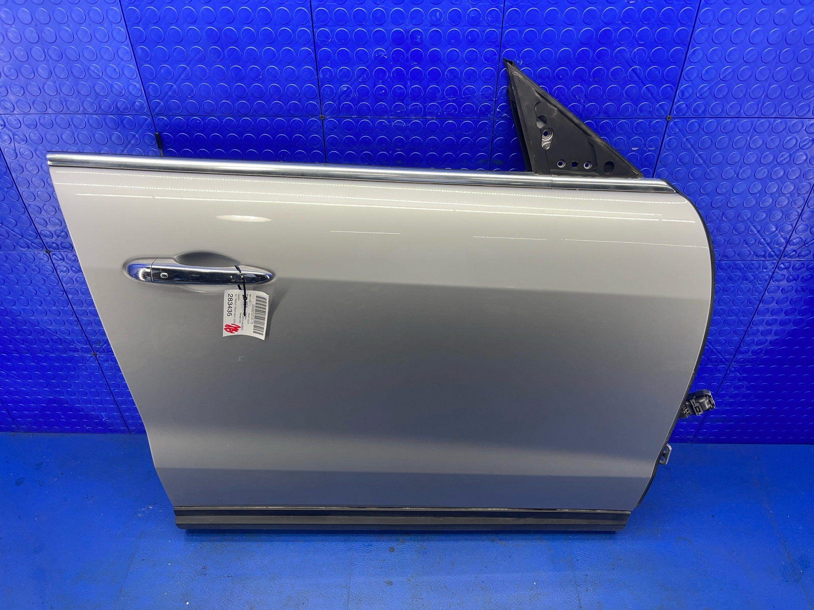 2017-2022 MASERATI LEVANTE FRONT RIGHT DOOR **NO GLASS** GRIGIO METTALLIC (817)