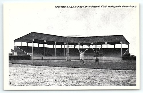 VINTAGE HARLEYSVILLE PA TRIBÜNE GEMEINSCHAFT BASEBALL FELD POSTKARTE P4338