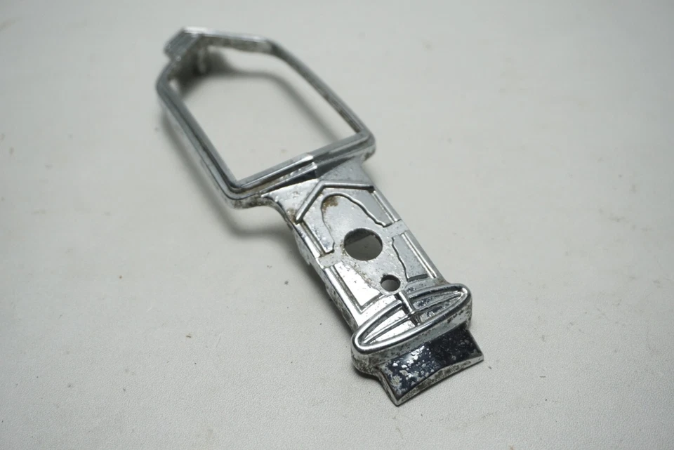 NOS GRILLE 徽章铬制收音机外翻适用于奥斯汀 A40 SOMERSET 7'5276'1 — 第 4/4 张图片