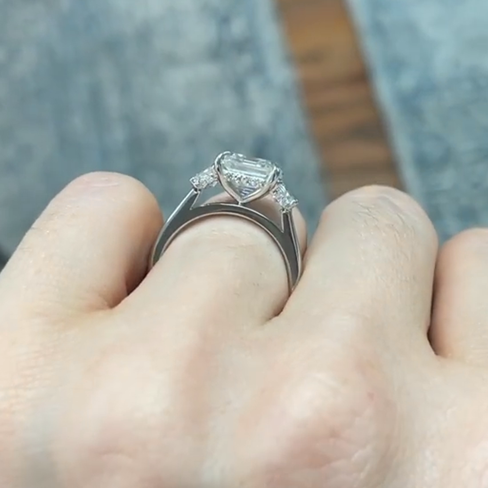 Bague De Fiançailles Trois Pierres Moissanite 2,61 Ct - Asscher Plaqué Or Blanc 14k