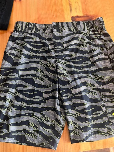 Under Armour Shorts Youth Boys' XL heat gear