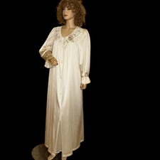 Vintage Ivory Vanity Fair Long Nylon Embroidered Lace Trim Peignoir Robe Sz M