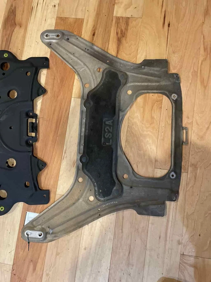 Conjunto de protector contra salpicaduras de motor Lexus LS460 2007-2017 4,6 L FABRICANTE DE EQUIPOS ORIGINALES Foto 3 de 4