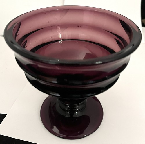 SIGNED KOSTA BODA 5" Tall Amethyst Purple Glass Footed Bowl / Compote - NICE! - Picture 3 of 7
