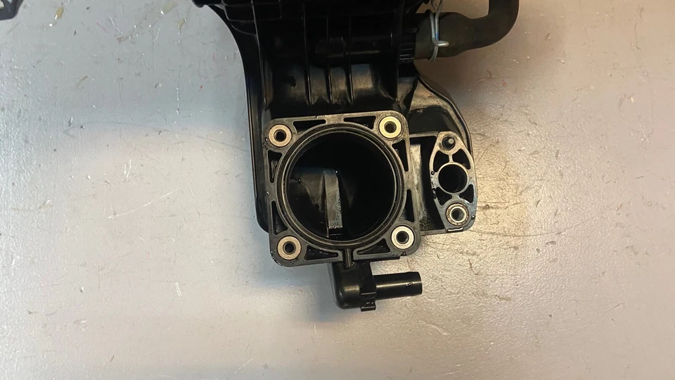 Впускной коллектор 2010 - 2015 Toyota Prius 2012 - 2017 Prius V Lexus CT200h - Изображение 3 из 4