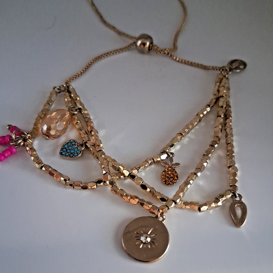 Браслет с брелоками Ann Taylor LOFT многослойный 3 нити золотистый регулируемый 5–9 дюймов - Изображение 3 из 4