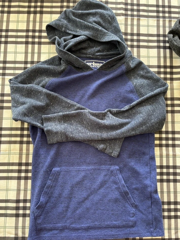 Lote de 2 camisas de manga larga Urban Pipeline para niños jóvenes.  Usado en excelente estado. Talla grande Foto 3 de 4