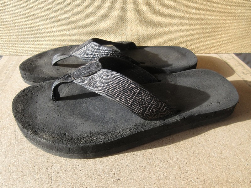 Men's TEVA  flip flop thong  sandals,   M 10  (P376)