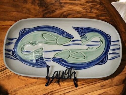Raro piatto/piatto vintage Wingfoot Salmon Art ceramica pesce verde e blu firmato 16"W - Foto 3 di 12