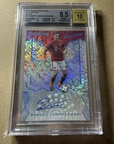 Panini 2017 Revolution Soccer Trading Card Robert Lewandowski /49 BGS 8,5 Auto10