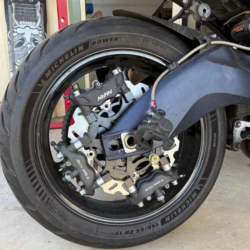 Soporte de freno de mano para Suzuki GSXR 1000 (2009-2016) 300 mm Rotor Stunt GSX-R Foto 2 de 4