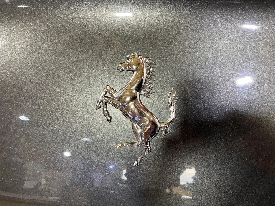 08-14 Ferrari California Rear Trunk W/3rd Brake Light (Grigio Silverstone 740) Foto 4 de 4