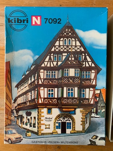 Kibri Gasthaus Riesen Miltenberg escala N modelo 7092 | Zustand: New
