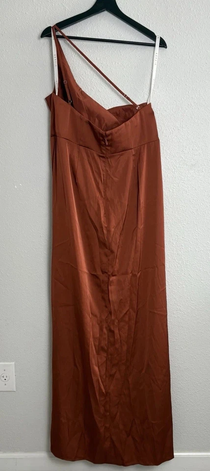 Vestido feminino AZAZIE MIKA bainha de canela um ombro cetim elástico A16 - Imagem 4 de 4