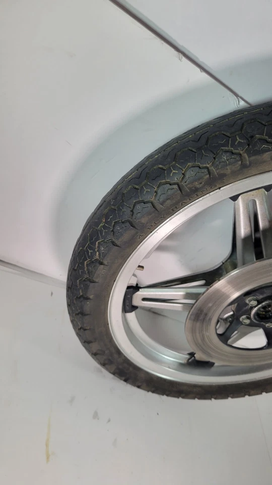 Llanta original de 19" con rotor de freno de rueda delantera Honda Hawk Cb400 Cb400T 1978 OEM Foto 3 de 4