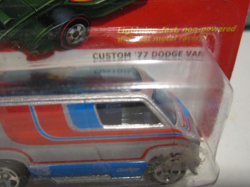 Hot Wheels The Hot Ones Custom '77 Dodge Van Silver 1:64 fondo metallo nuovo 2011 - Foto 3 di 7