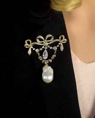 Broche Nœud Papillon Avec Fleurs Et Perles Baroques - Style Belle Époque Plaqué - XZ23