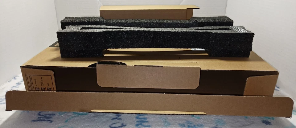 1 Empty Lenovo laptop box that comes with original packing - Image 2 of 4