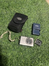 Canon PowerShot ELPH SD400 5.0MP Camera With Battery, Charger, and Case