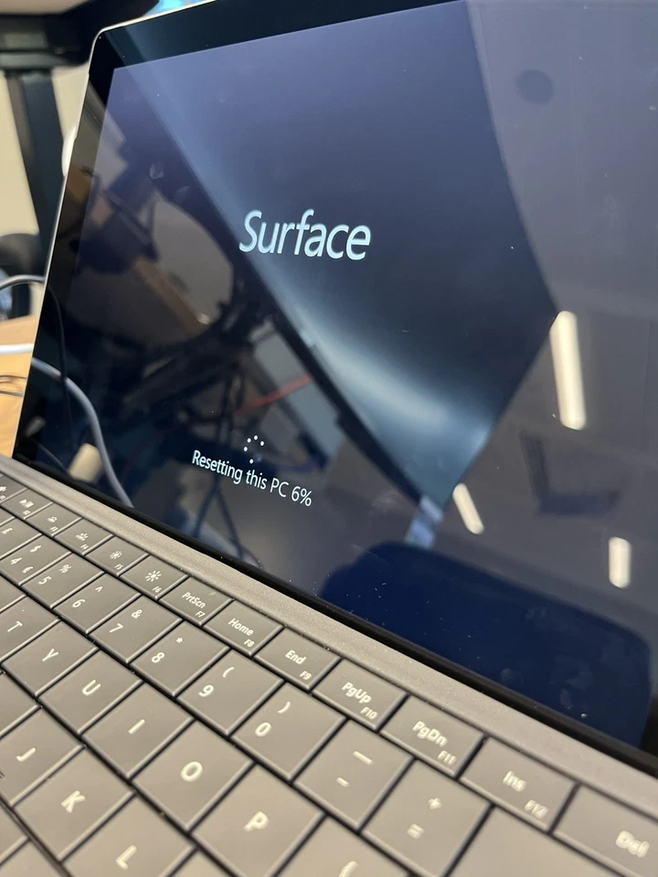 Microsoft Surface 3 Model 1645 2-in-1 Laptop/Tablet, Silver, 64GB - Image 2 of 4