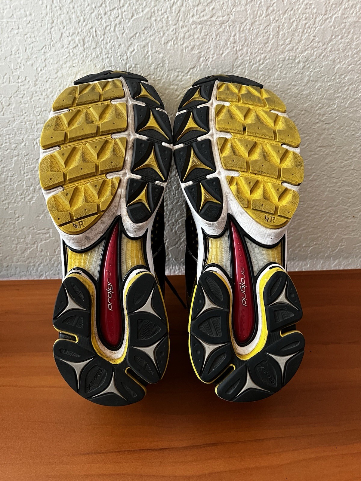 Saucony ProGrid Triumph 4 Lemon Chrome Shoes Size 11.5 *FLAWS / NO INSOLES* thumbnail 10