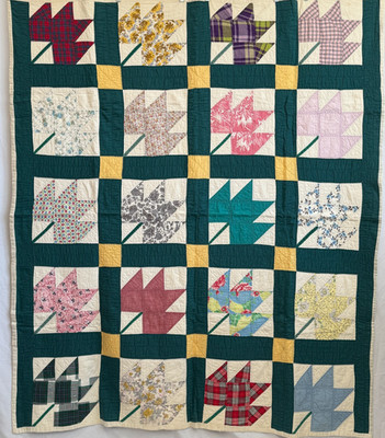 Beautiful Handmade Early Vintage Maple Leaf Quilt 61''x71'' Very Pretty Feed Sacks