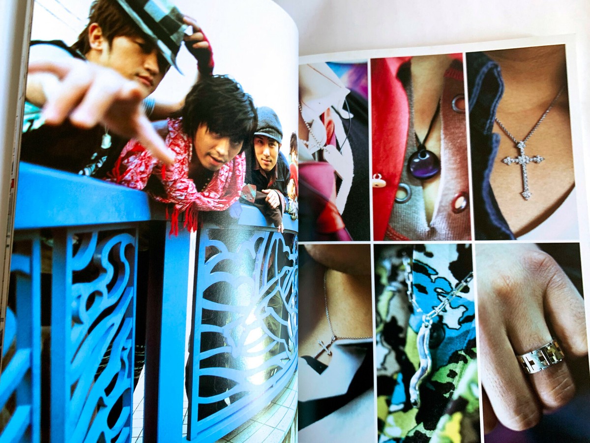 SHINHWA COLORS JAPAN OFFICIAL PHOTO BOOK 2005 w/Photo sheet