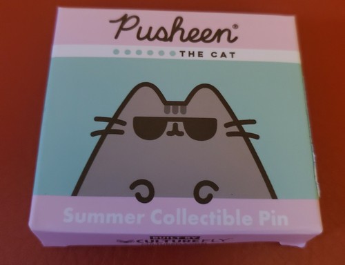 PUSHEEN SUMMER BLIND BOX: Pusheen With A Striped Innertube ENAMEL PIN - 第 3/4 張圖片