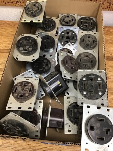 1 Receptacle Outlets 30A 125/250V NEMA 14-30R 3-Pole 4-Wire Grounding