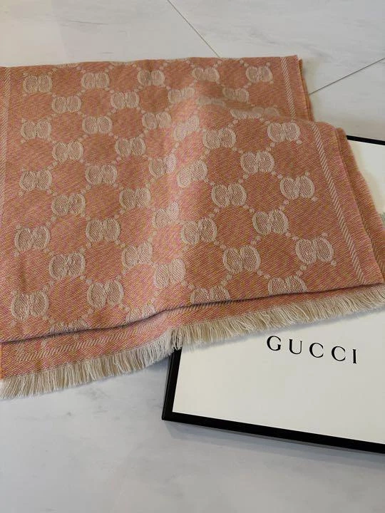 Couverture écharpe tweed GUCCI rose jaune neuve jamais utilisée étiquette cousue uniquement sans boîte