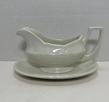Vtg J & G Meakin Royal Staffordshire Heirloom Ironstone- Gravy Boat + Underplate