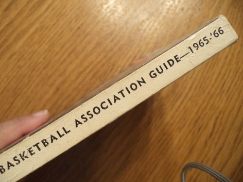 1965 - 1966 NBA SPORTING NEWS GUIDA UFFICIALE ASSOCIAZIONE NAZIONALE BASKET - Foto 11 di 11