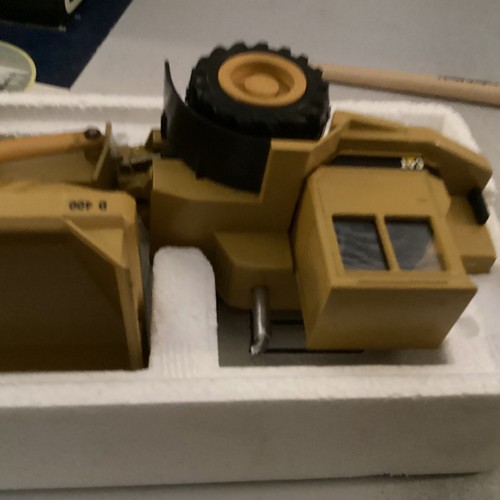 CONRAD Ref 2862 CAT D400 ARTICULATED DUMPER TRUCK COME ORIGINAL BOX ITEM UNUSED - Picture 17 of 24