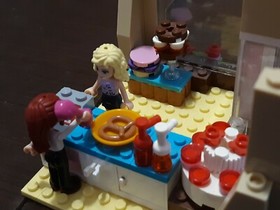 LEGO Friends Downtown Bakery (41006)- Complete RETIRED set and "Used" w/ Manual