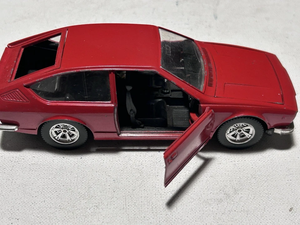 Burago 0136 Alfa Romeo Affetta GT  Scala 1/24 Vintage  - Immagine 3 di 4