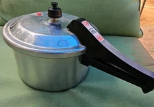 Mirro Matic 4 Quart Aluminum Pressure Cooker Canner Pot Pan M-0534-11 Works Good