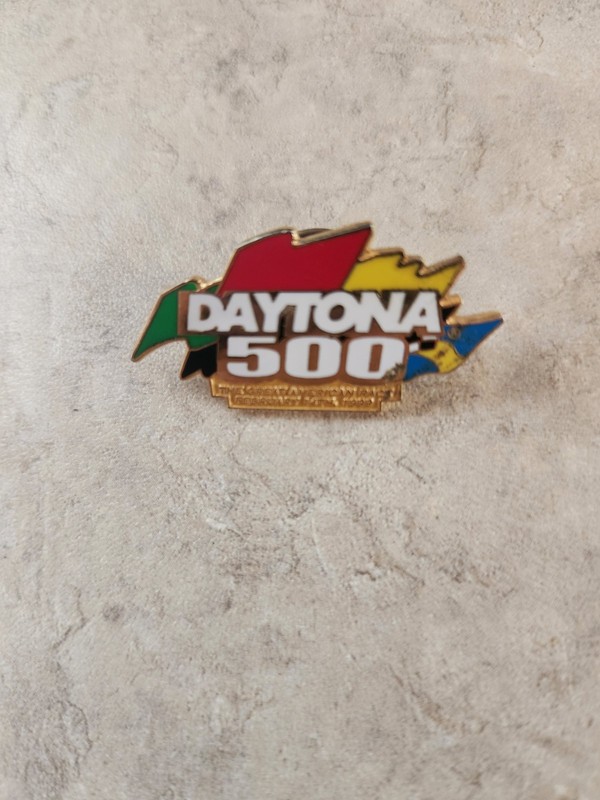 Daytona 500 1999 Nascar Collectible 1 1/2 inch Pin vintage collectors