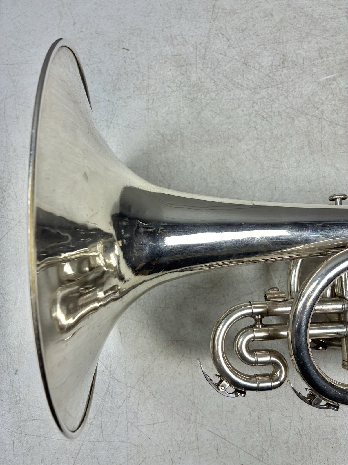 YAMAHA MODEL YMP204M SILVER MELLOPHONE IN GOOD PLAYING CONDITION C08557
