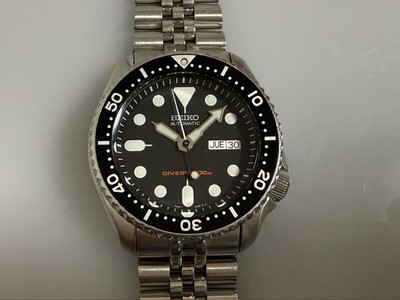 Seiko SKX007J Men's 42mm Stainless Steel Automatic Dual Date Wristwatch